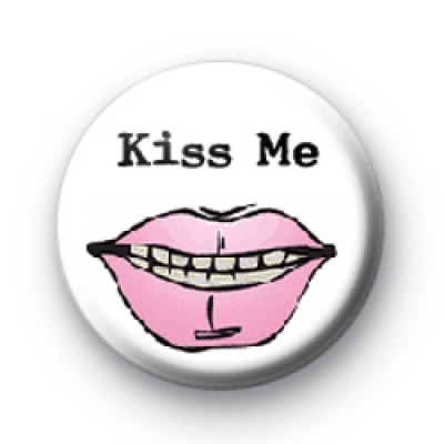 Kiss Me Badges